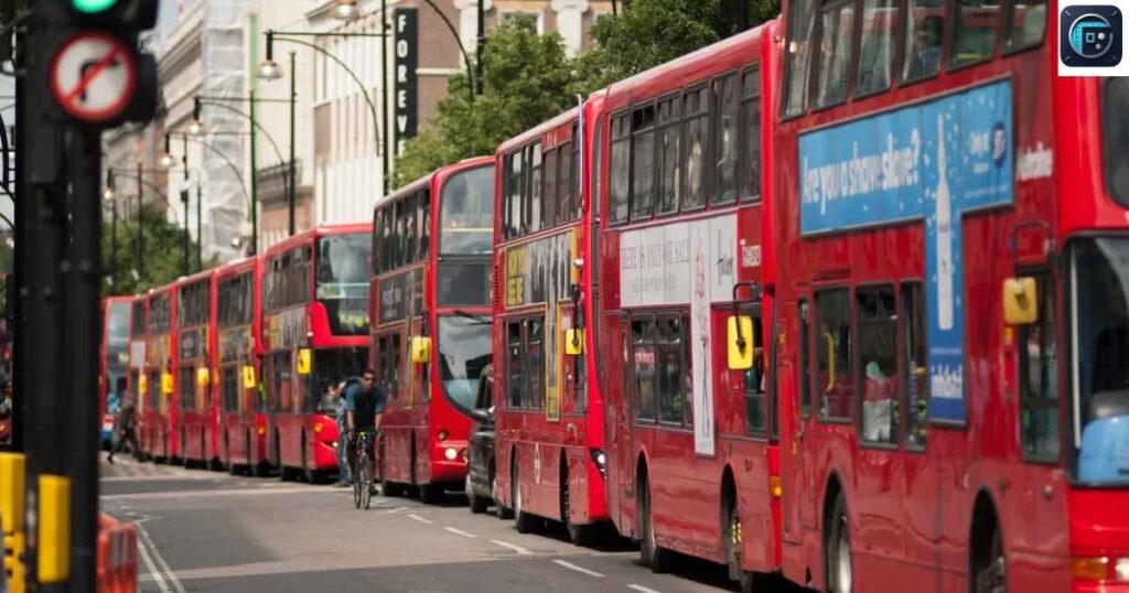  3 London Buses

